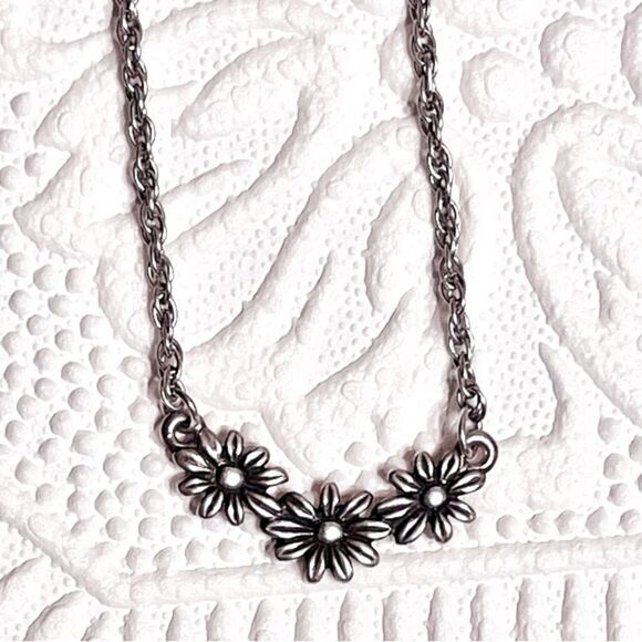 James Avery Margarita Three Flowers Sterling Silver Necklace Retired - Picture 6 of 15